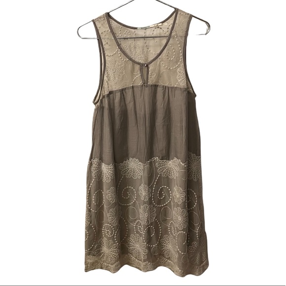 Kimchi Blue Dresses & Skirts - Kimchi Blue grey dress with embroidered lace detailing